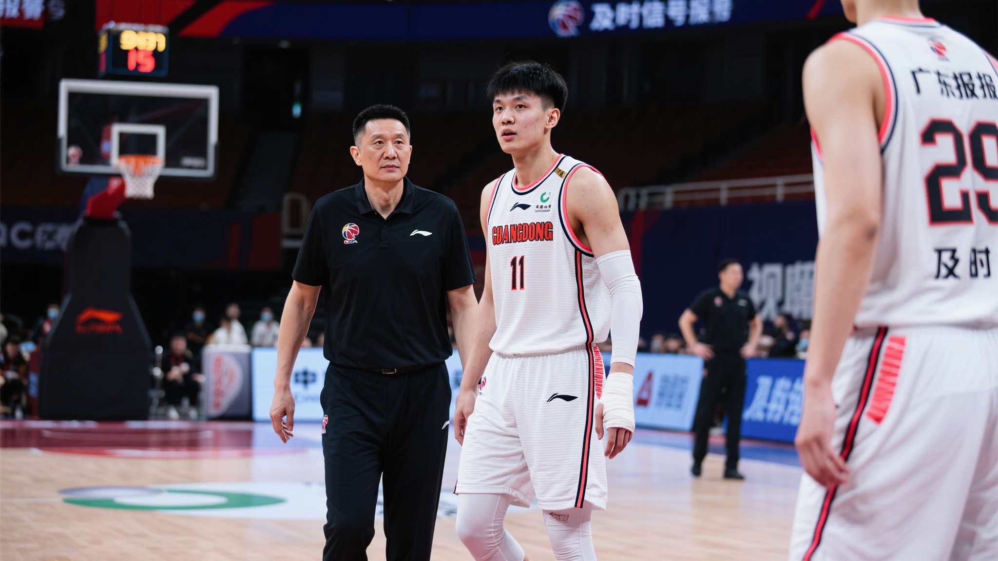 广东宏远男篮今日最新消息 前言
随着新一轮CBA赛季激战正酣,广东宏远的动向备受关注。日前球队多线迎来重